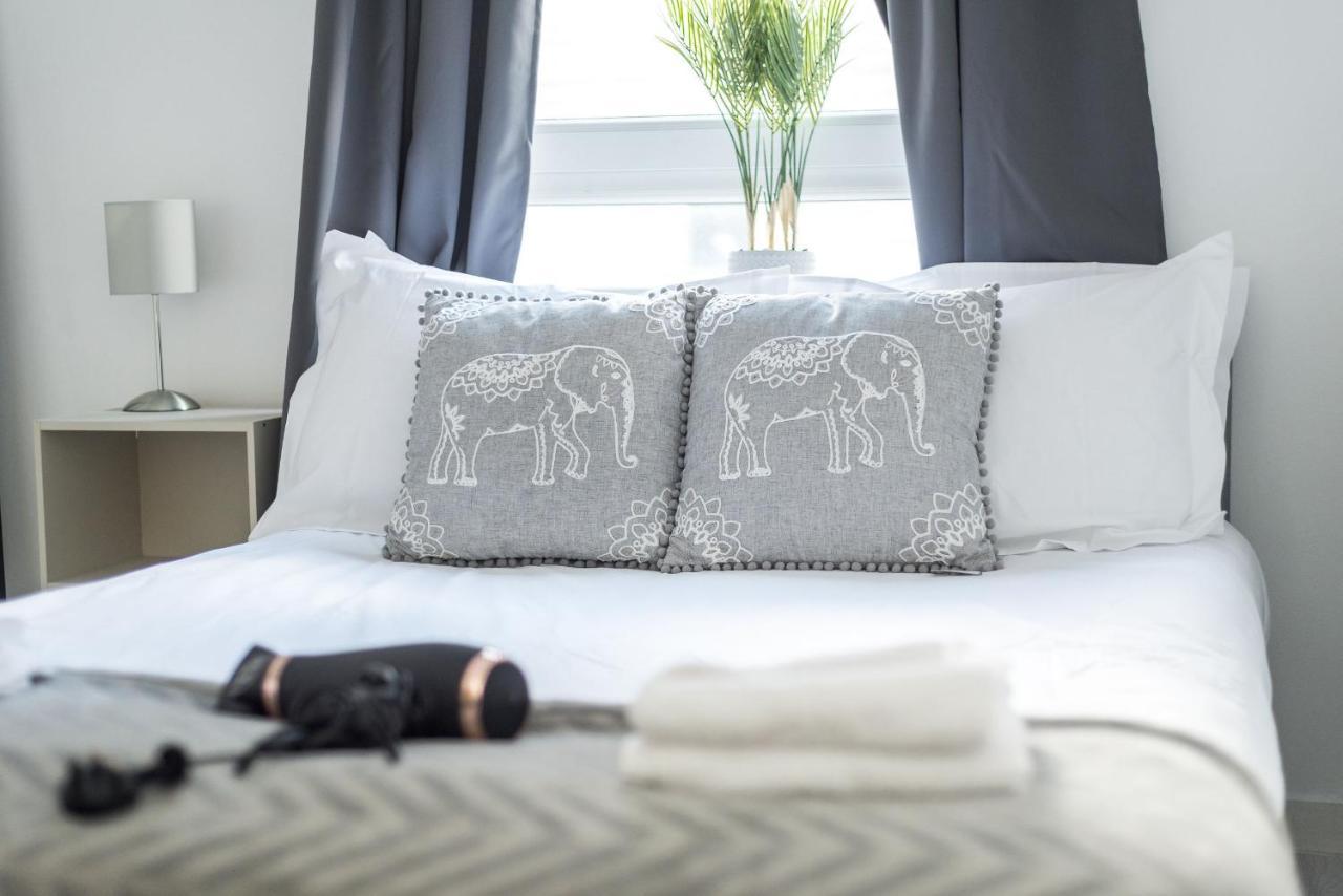 Modern Spacious 3 Bedroom City Centre Apartment - Free Parking - Private Balcony Édimbourg Extérieur photo