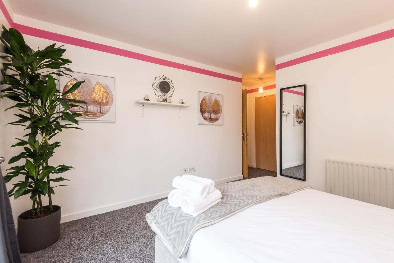 Modern Spacious 3 Bedroom City Centre Apartment - Free Parking - Private Balcony Édimbourg Extérieur photo