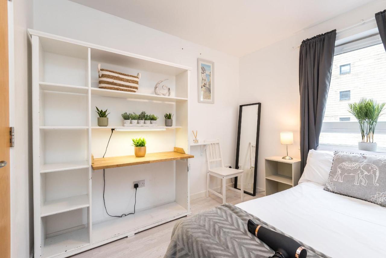 Modern Spacious 3 Bedroom City Centre Apartment - Free Parking - Private Balcony Édimbourg Extérieur photo