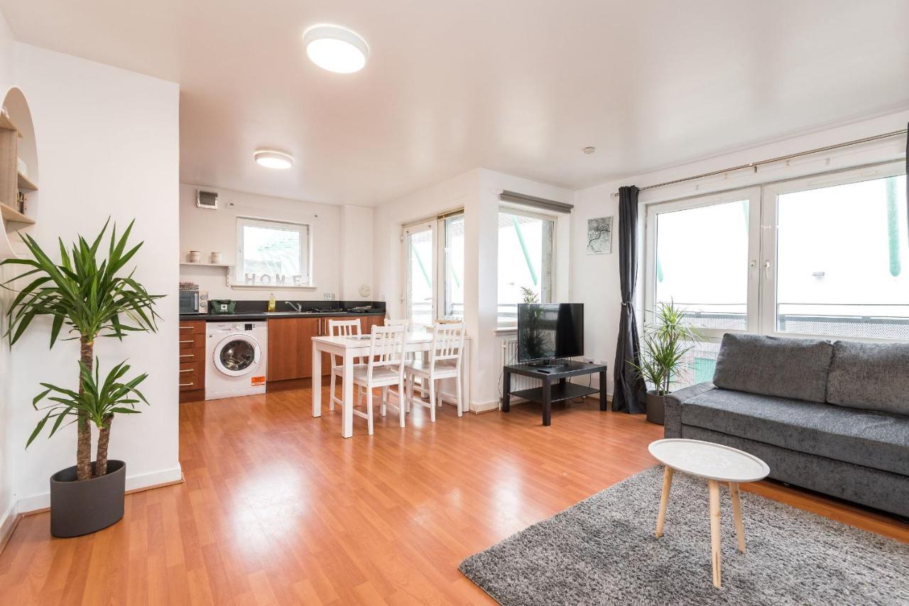Modern Spacious 3 Bedroom City Centre Apartment - Free Parking - Private Balcony Édimbourg Extérieur photo