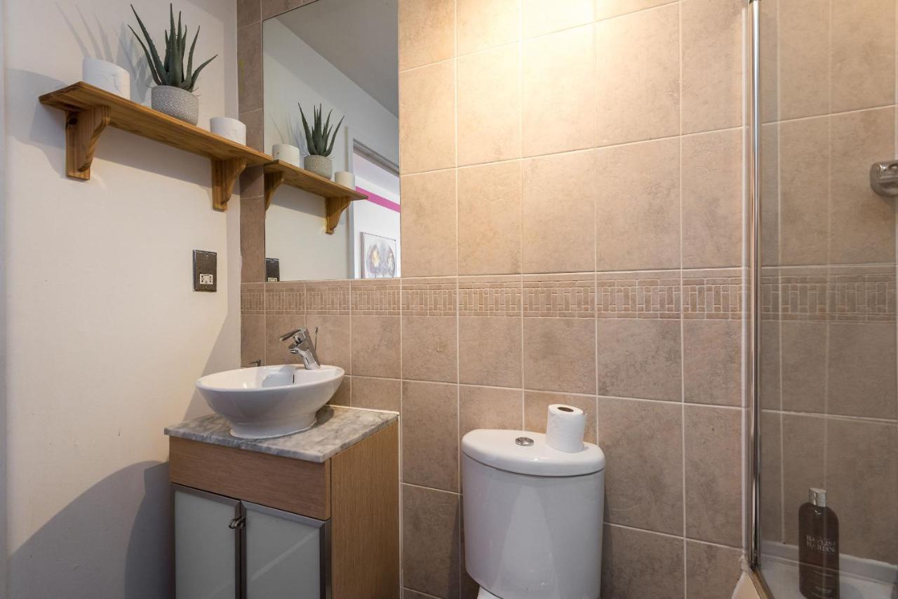 Modern Spacious 3 Bedroom City Centre Apartment - Free Parking - Private Balcony Édimbourg Extérieur photo