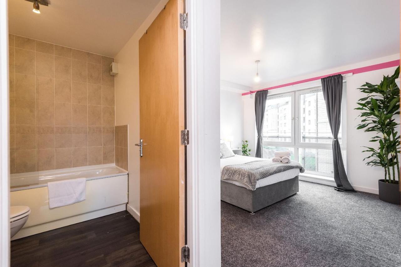 Modern Spacious 3 Bedroom City Centre Apartment - Free Parking - Private Balcony Édimbourg Extérieur photo