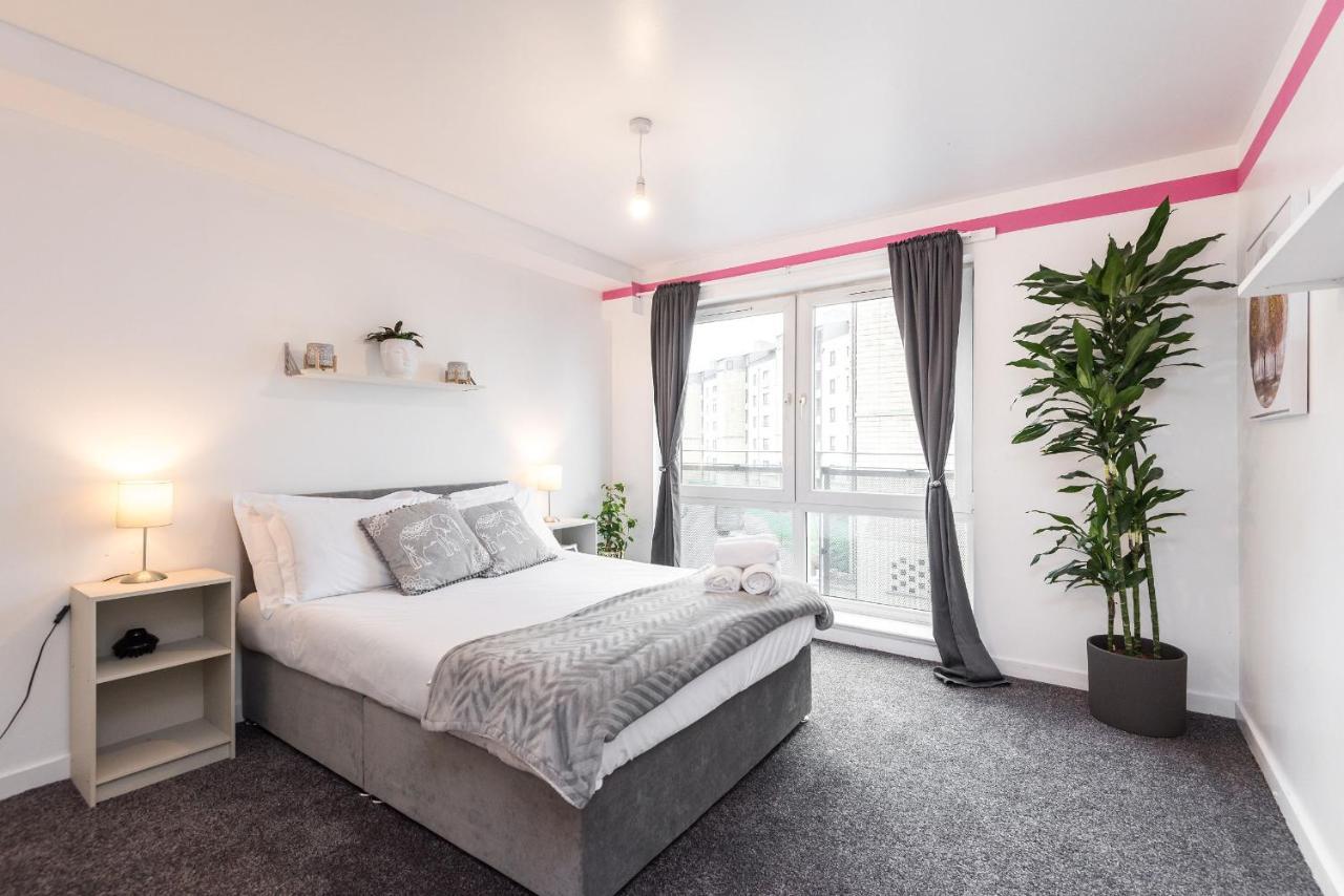 Modern Spacious 3 Bedroom City Centre Apartment - Free Parking - Private Balcony Édimbourg Extérieur photo