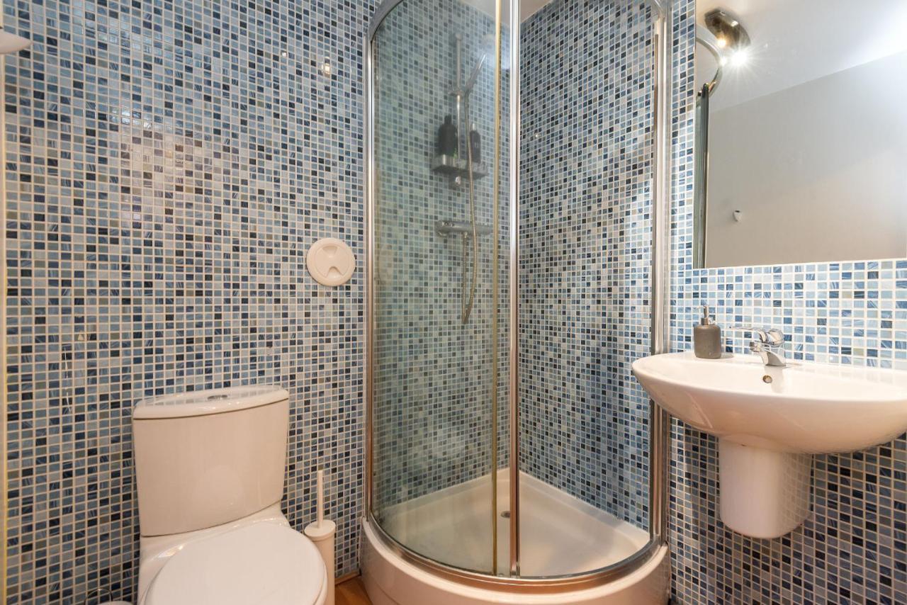 Modern Spacious 3 Bedroom City Centre Apartment - Free Parking - Private Balcony Édimbourg Extérieur photo