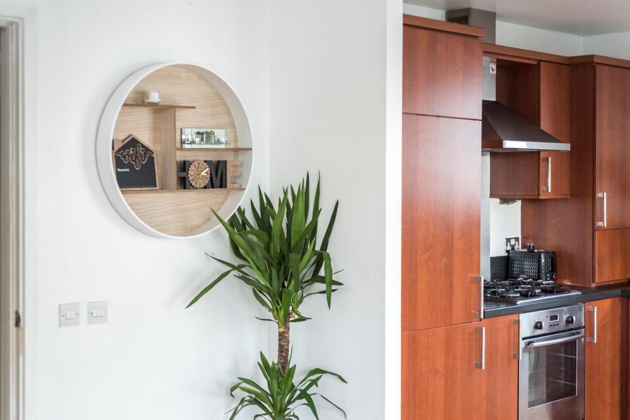 Modern Spacious 3 Bedroom City Centre Apartment - Free Parking - Private Balcony Édimbourg Extérieur photo