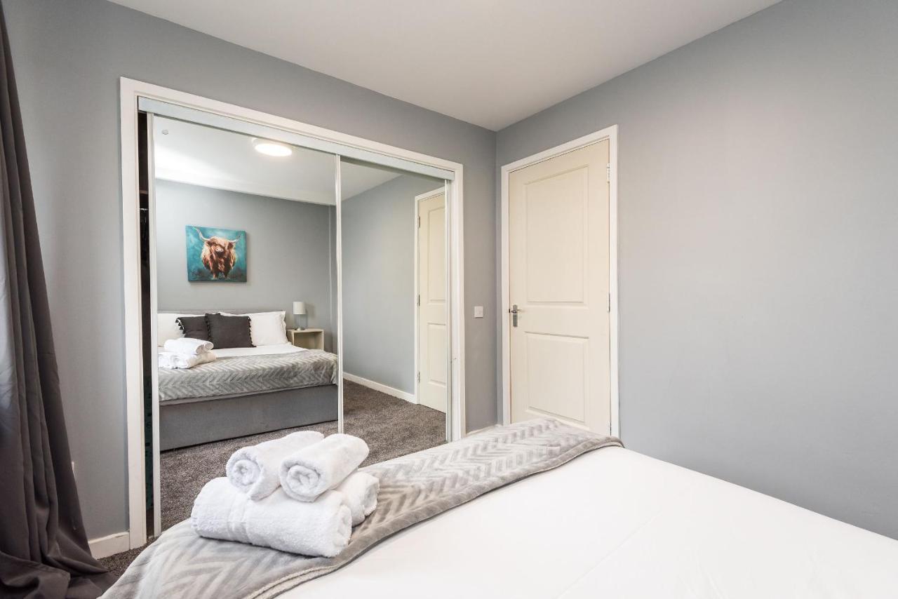 Modern Spacious 3 Bedroom City Centre Apartment - Free Parking - Private Balcony Édimbourg Extérieur photo