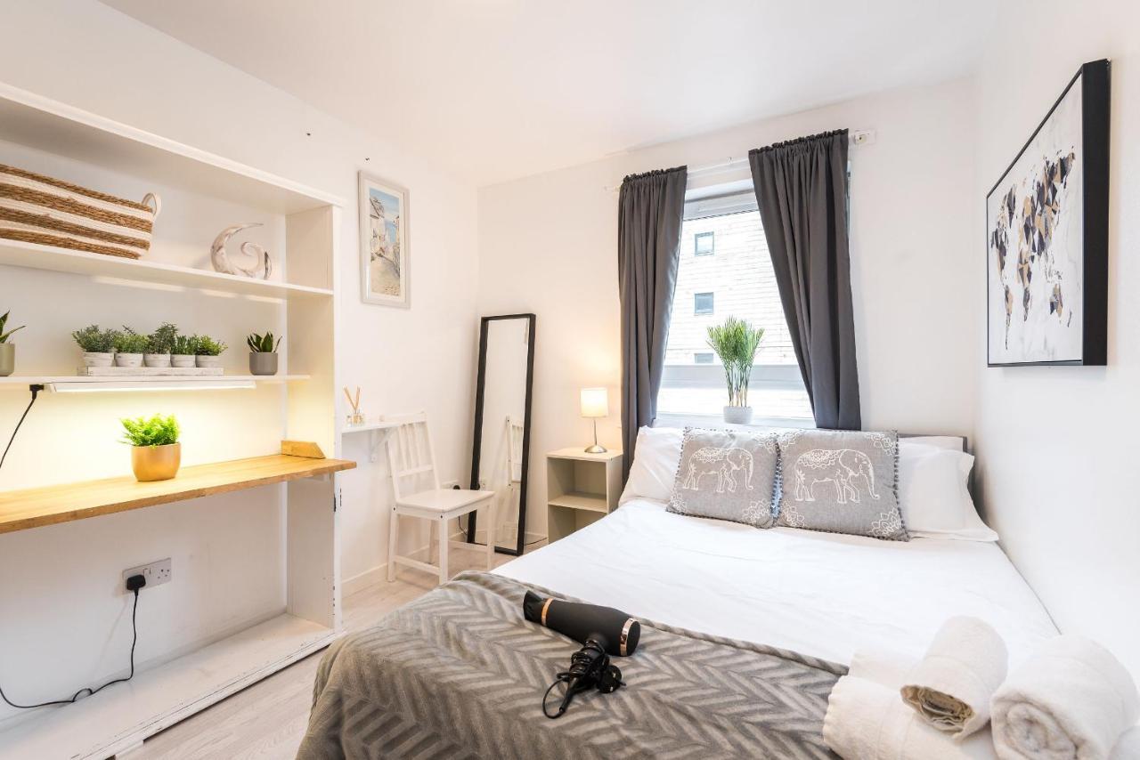 Modern Spacious 3 Bedroom City Centre Apartment - Free Parking - Private Balcony Édimbourg Extérieur photo