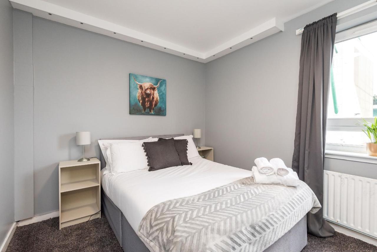 Modern Spacious 3 Bedroom City Centre Apartment - Free Parking - Private Balcony Édimbourg Extérieur photo